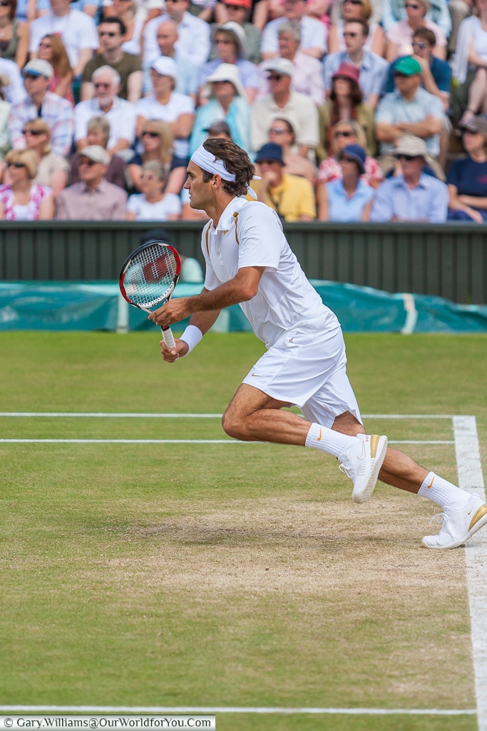 Roger Federer off the baseline, Tennis, Wimbledon, London, Engla