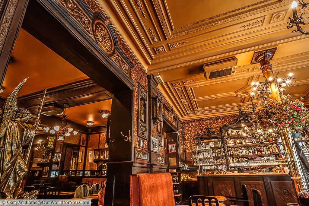 The beautiful Le Cirio. A bar/brasserie just off the Bourse in Brussels.