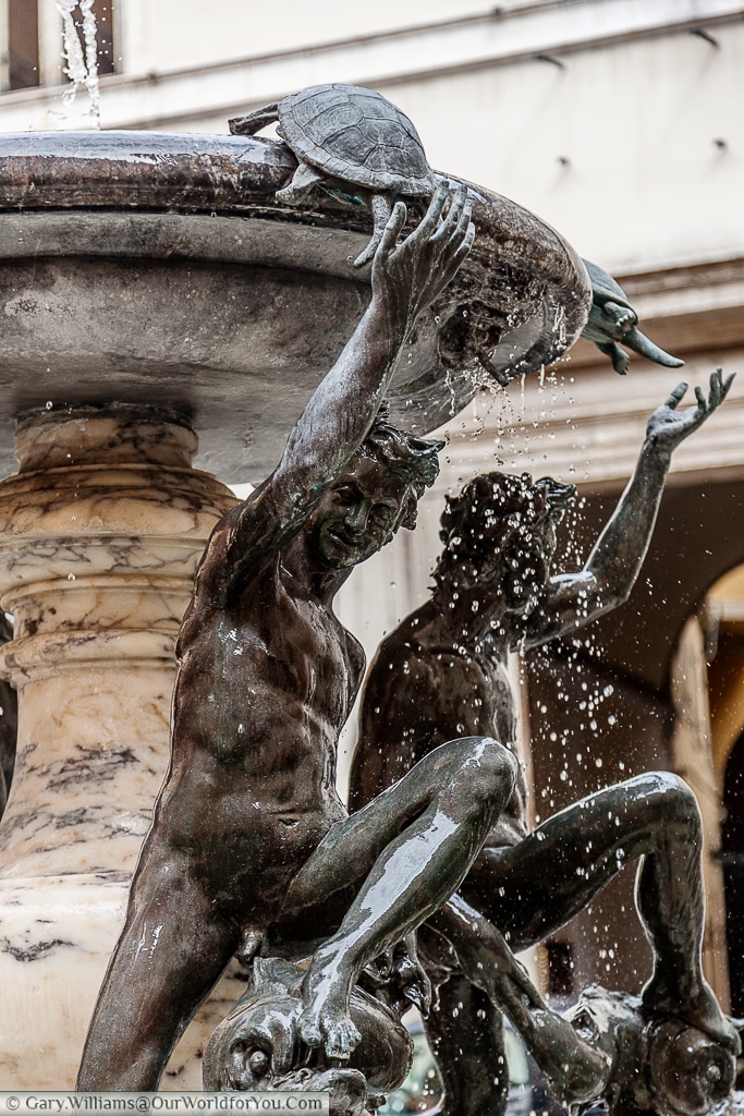The Fontana delle Tartarughe - up close