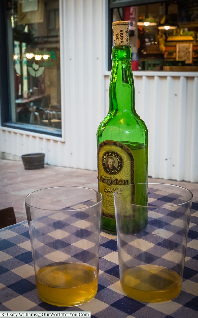 Natural cider, and the correct portion size, Oviedo, Spain