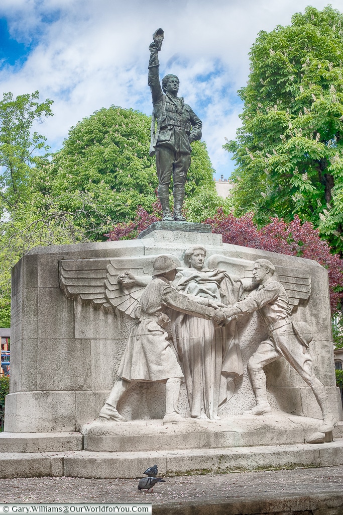 Memorial to the American volunteers, Place des États-Unis , Paris