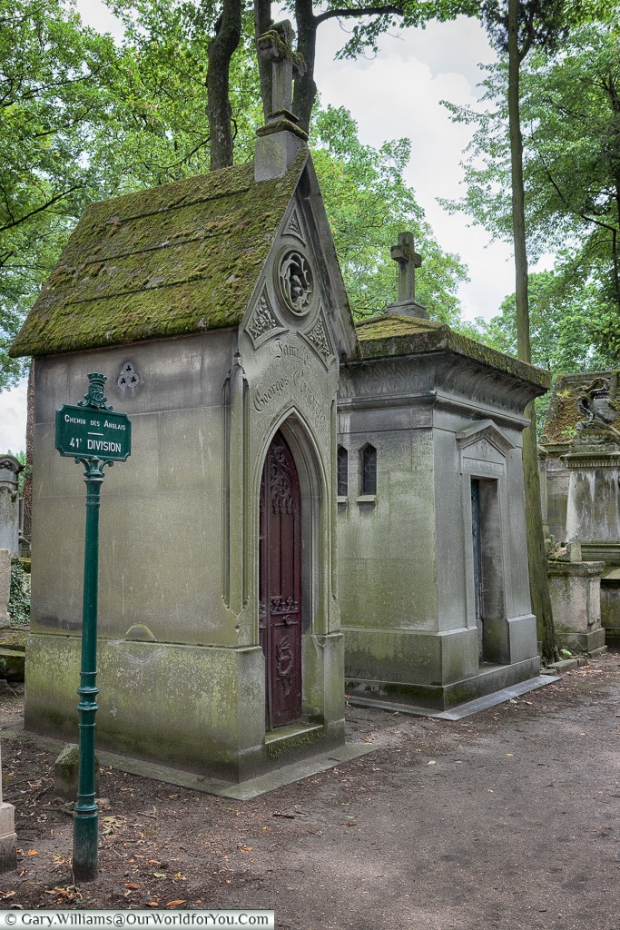 Chemin des Angalis, Père Lachaise Cemetery, Paris, France