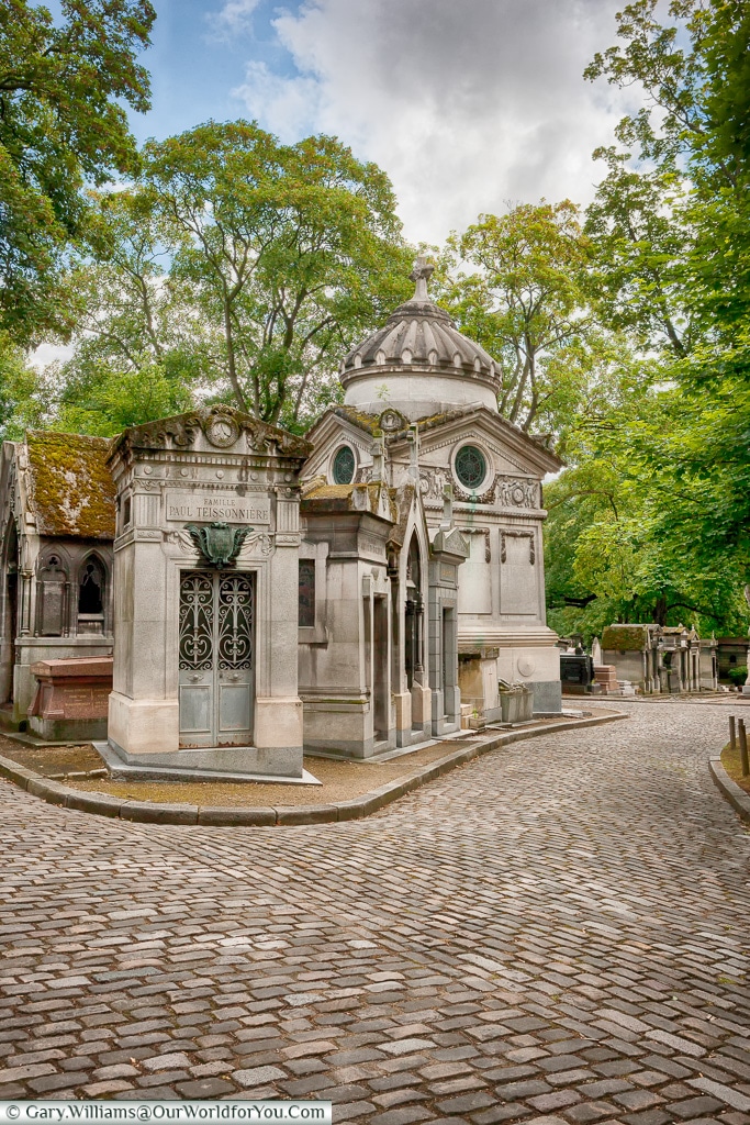 Many paths, Père Lachaise Cemetery, Paris, France