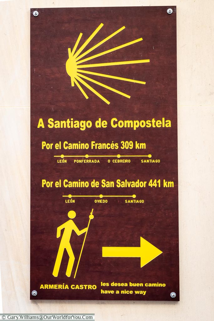 A sign indicating you are on the Santiago de Compostela and you have 441 km to go via Oviedo.