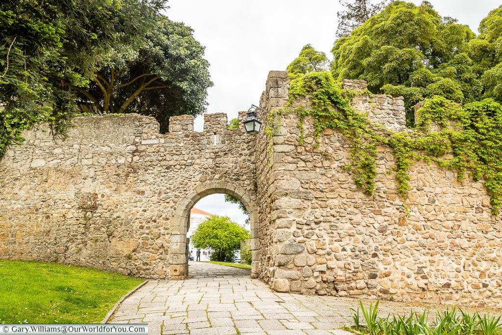 The old city walls, Évora, Portugal