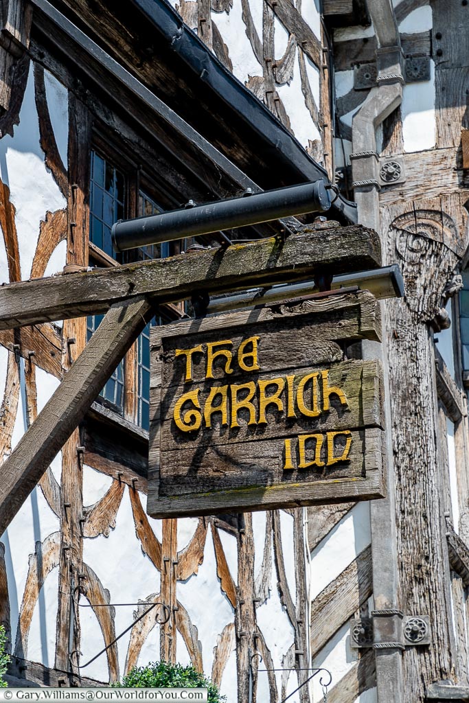 The rustic looking pub sign for the Garrick Inn on the High Street in Stratford-upon-Avon