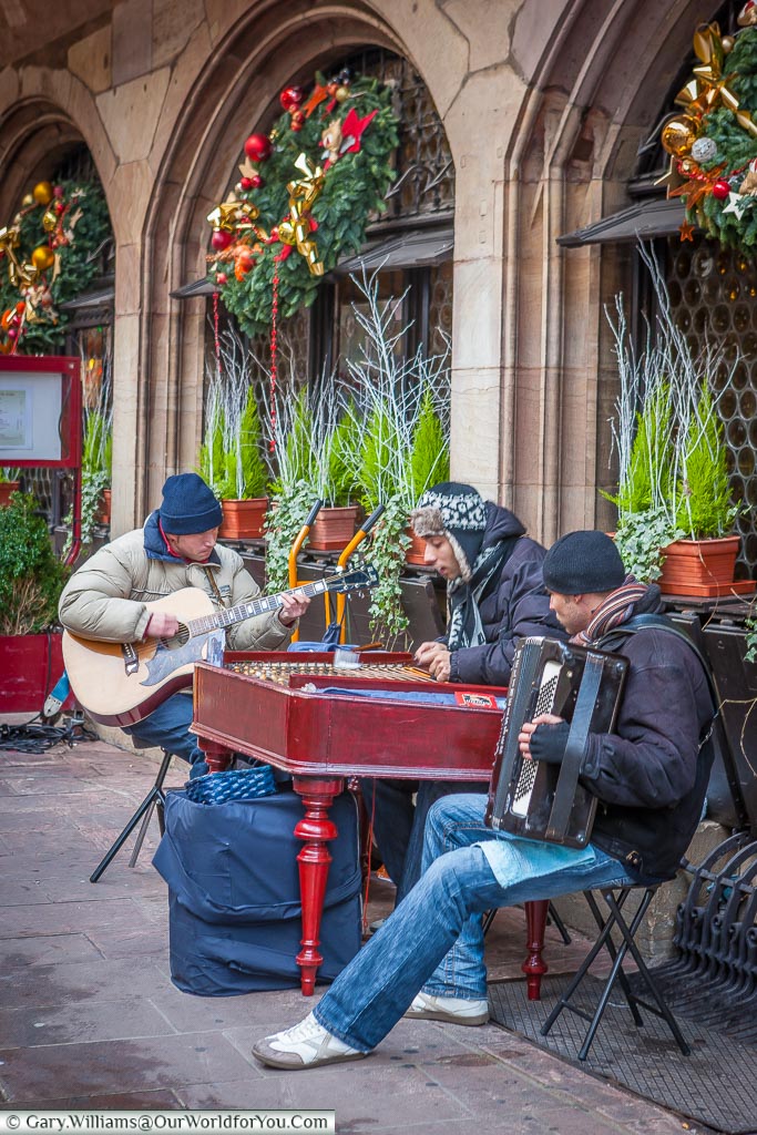 Street musicians performing at the Christmas market, Strasbourg, France