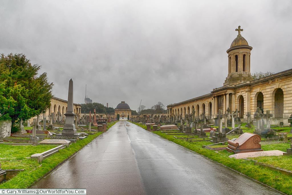 The Main Avenue, Brompton Cemetery, London, England, UK
