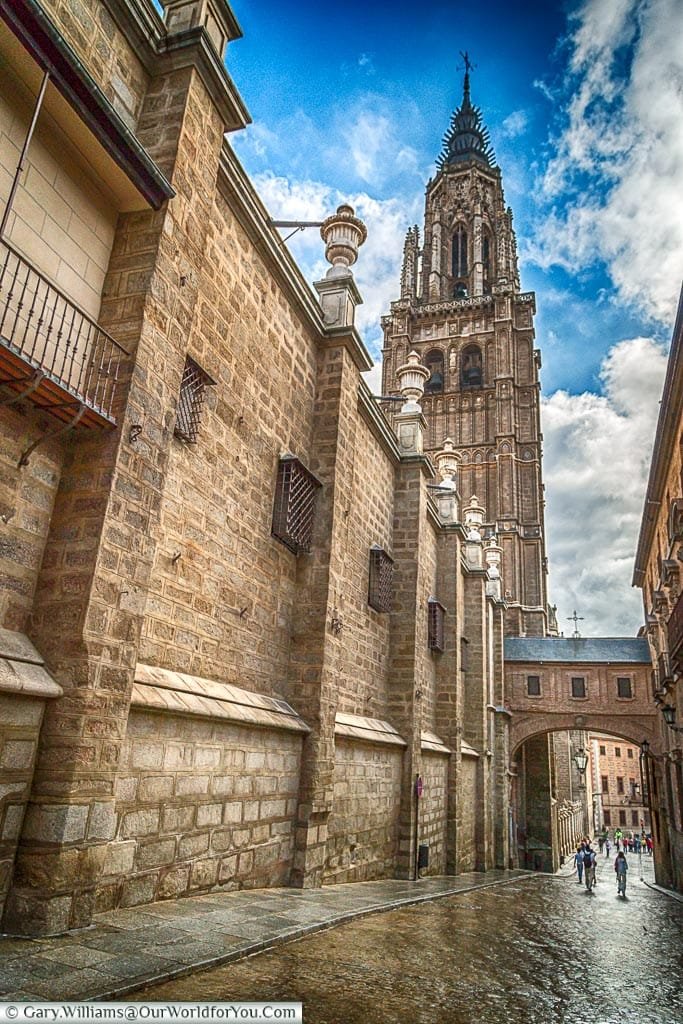 The lane to the Cathedral, Toledo, Spain