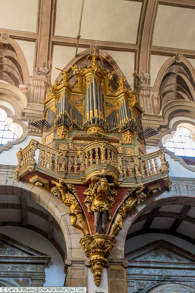 The organ in  Igreja de São Gonçalo, Amarante, Portugal