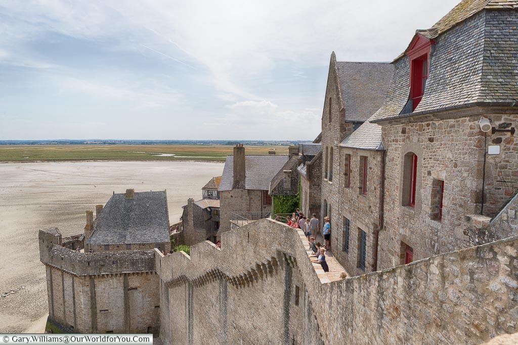 The walkway around the ramparts of Mont-Saint-Michel, an alternative to the Grand Rue.