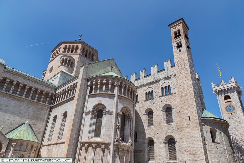 A view of the Cattedrale di San Vigilio & Palazzo Pretorio from the corner of Via Garibaldi Giuseppe.