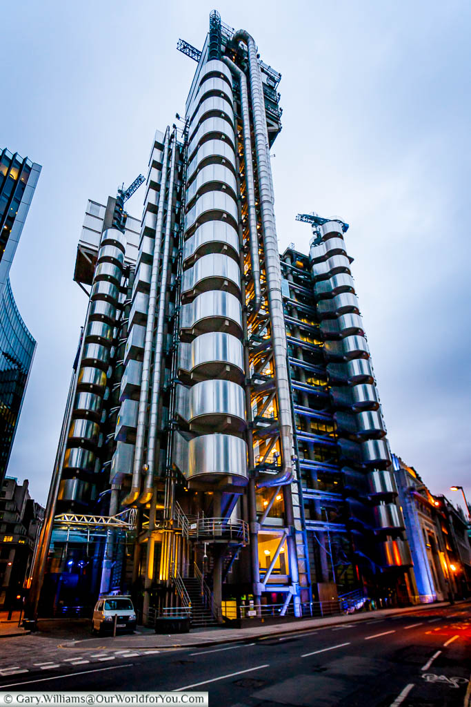The Lloyd's of London building in the City of London is an icon for films based in the financial sector.
