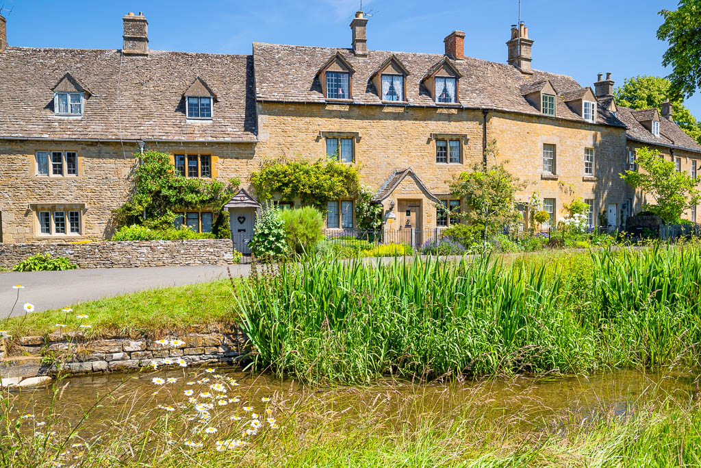 Stone cottages on the banks of the River Eye in Lower Slaughter