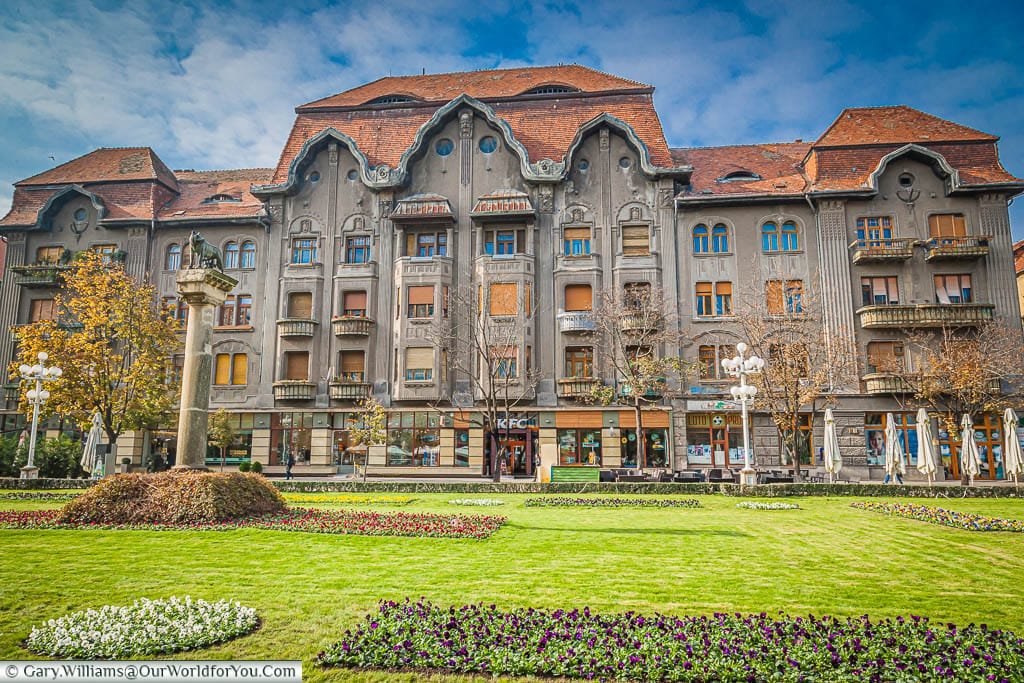The wonderful Dauerbach palace on Victory Square, built 1912-13, and often just refered to as the 'Palace'