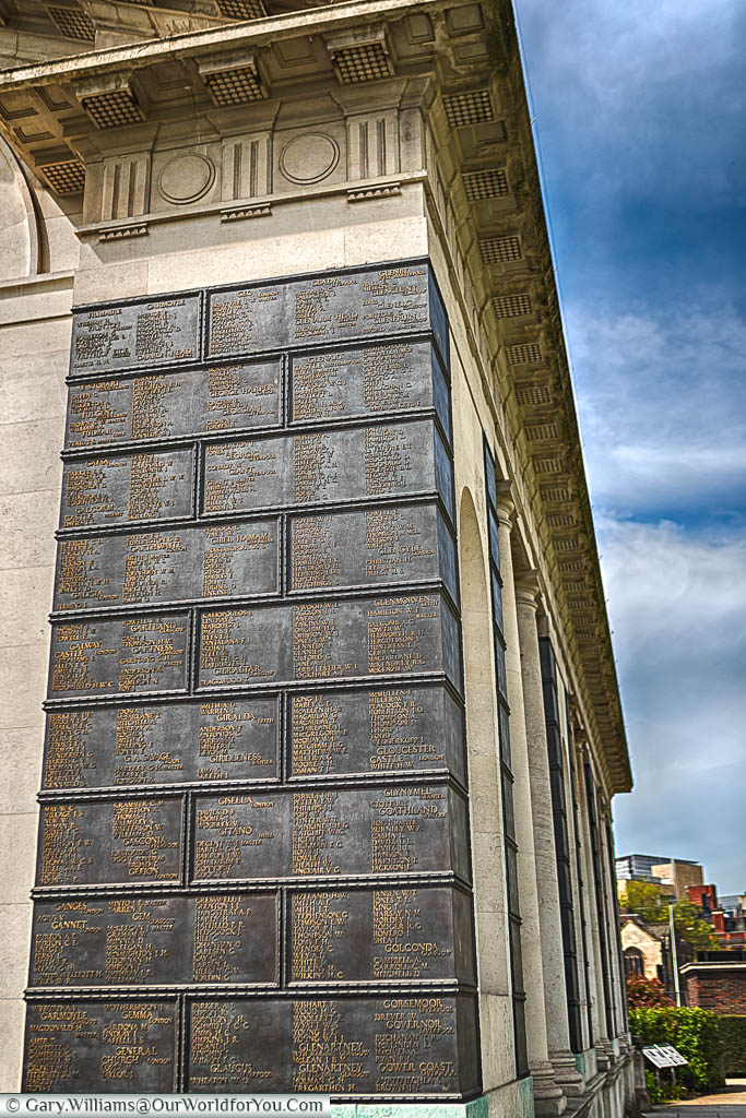 The corner of the World War I Memorial at Trinity Memorial Gardens on Tower Hill. The vaulted passageway has brass plaques attached to the stonework with the names of those lost at sea.
