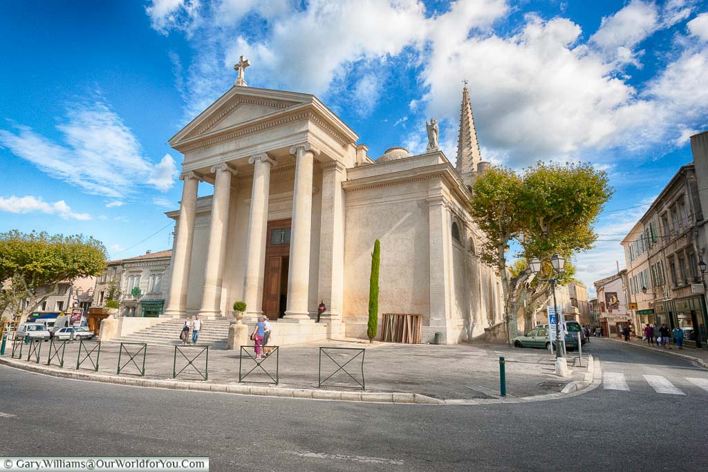 The impressive four columned portico in front of the cream stone Collégiale Saint-Martin in Saint-Rémy-de-Provence