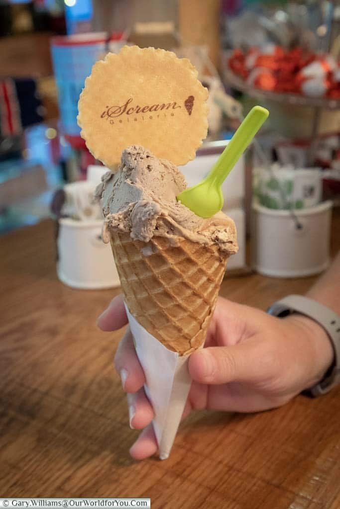 There’s a charming Covered Market in the centre of Oxford, along Market Street. Go take a look there’s a great cheese shop, and it goes without saying a lovely ice cream parlour as well.