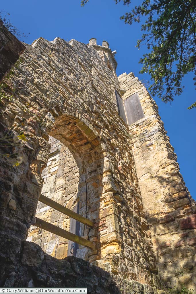 Looking up at the end of the gatehouse walls from the eastern end.