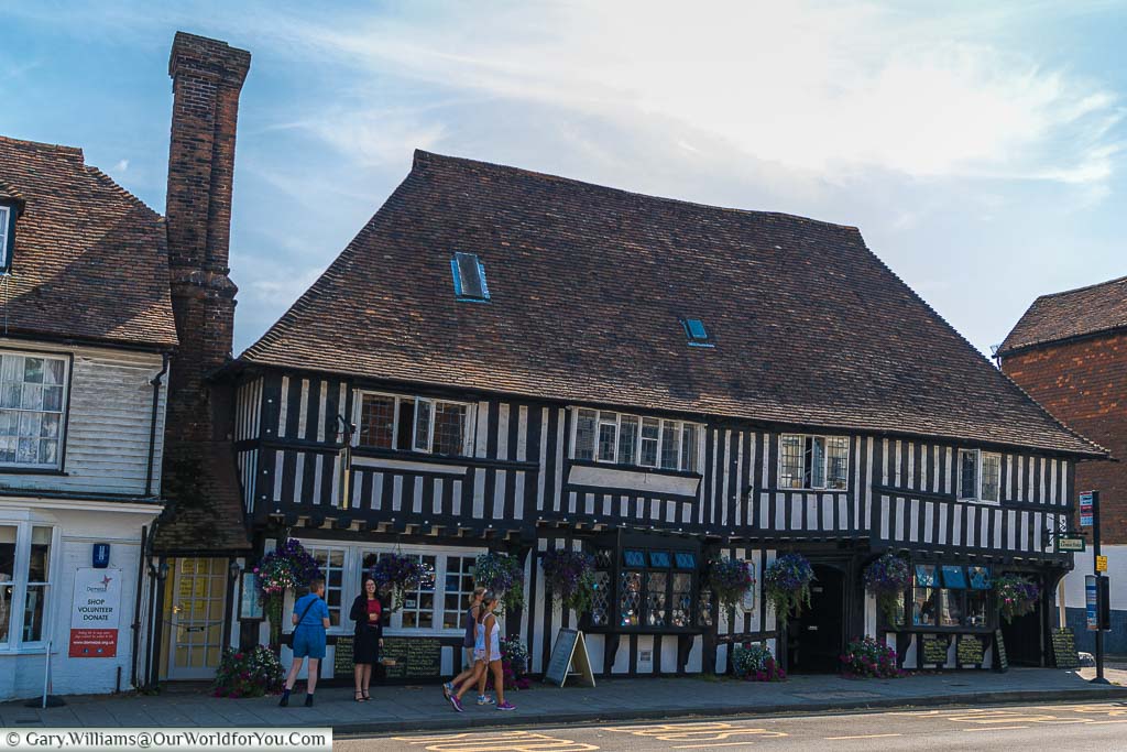 A half-timbered period building in the High Street but now houses the Lemon Tree restaurant.