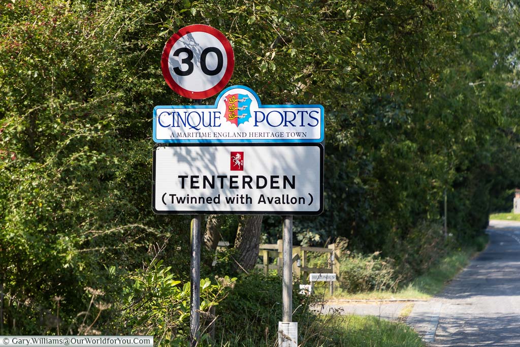 The town sign on entry to Tenterden identifying it as a Cinque Port and that it is twinned with Avallon in France.