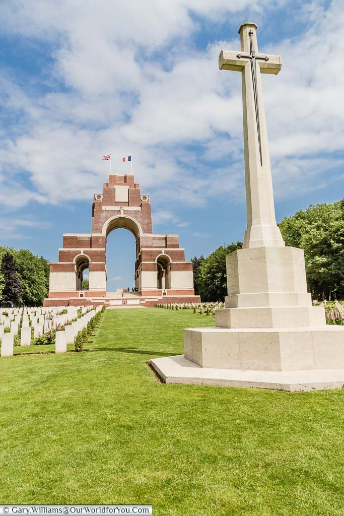 The Cross of Sacrifice in the Commonwealth War Graves Cemetery in front of the Thiepval Memorial
