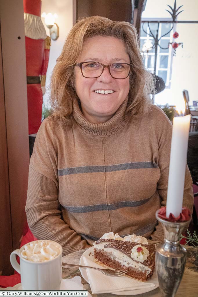 Janis in the Cafe Tölke with a hot chocolate and slice of cake in the Schnoor district of Bremen, Germany