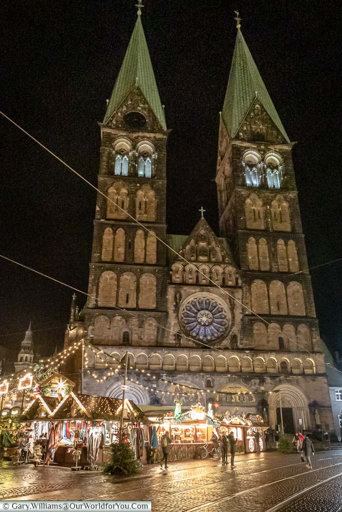 Christmas Markets stalls in front of the twin towers of Bremen's Dom