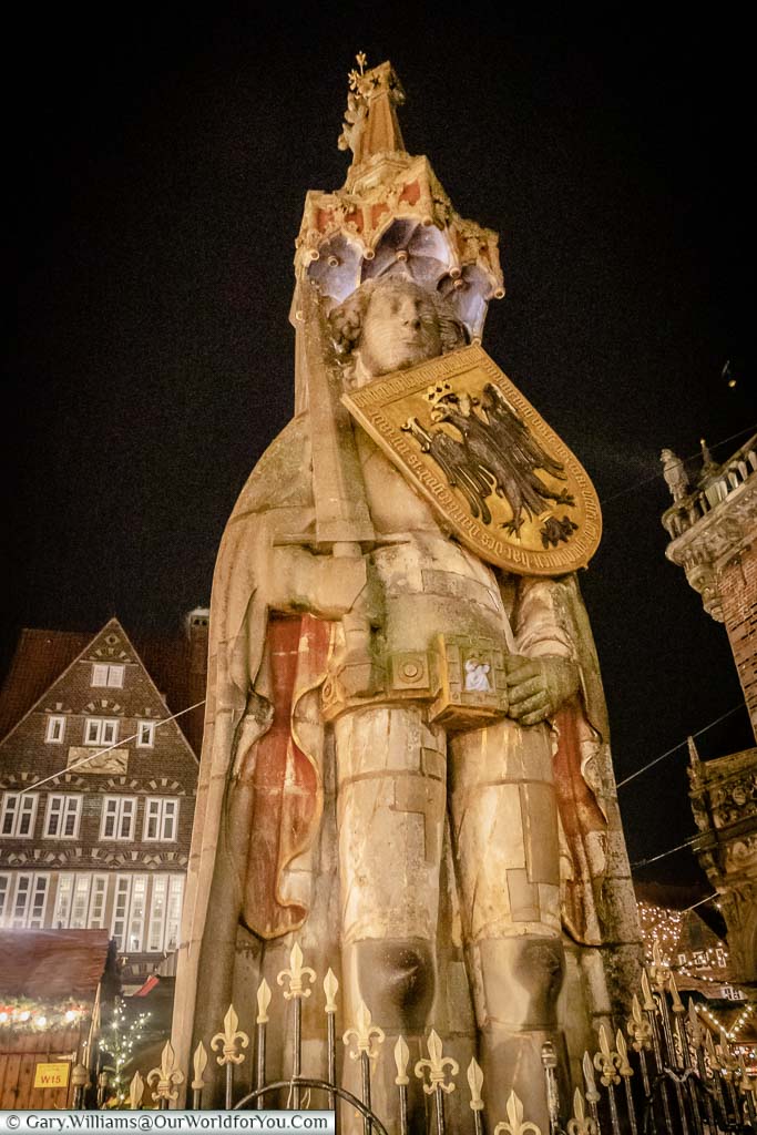 The illuminated Roland monument Bremen's Marktplatz