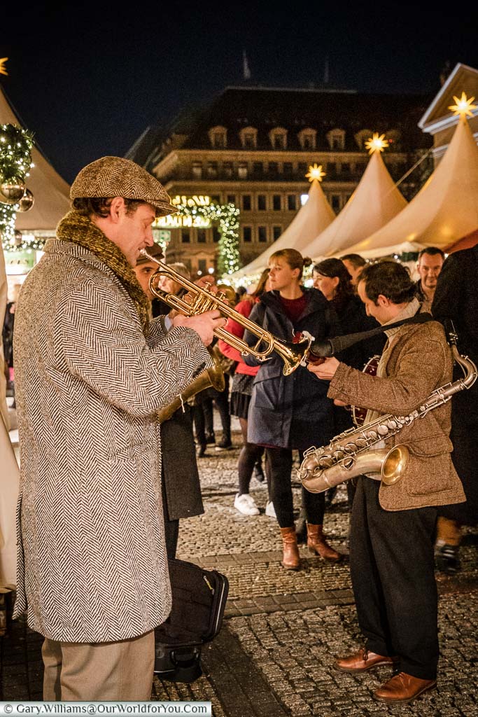 Musicians in the Gendarmenmarkt Christmas Market in, Berlin