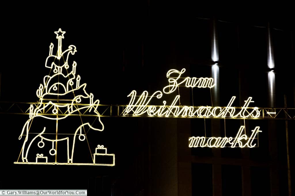 An illuminated sign welcoming you to the Christmas Markets of Bremen, Germany