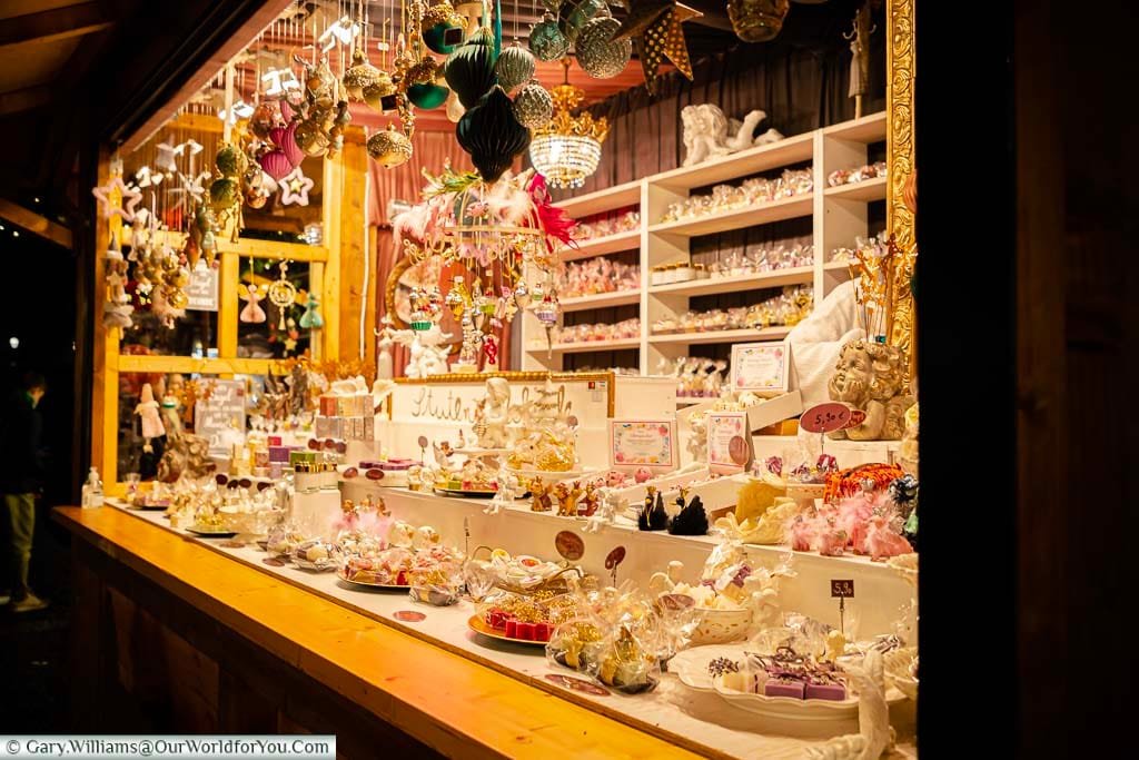 A stall full of delicate little Christmas decorations on Aachen's Christmas Markets