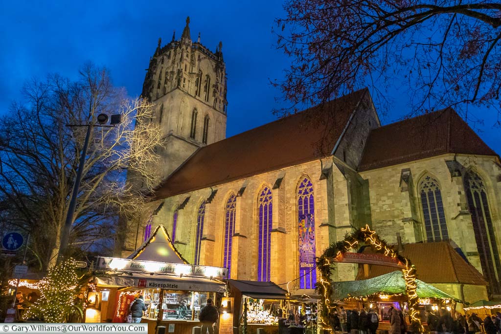 The Giebelhüüskesmarkt Christmas Markets in front of the Überwasserkirche church at dusk