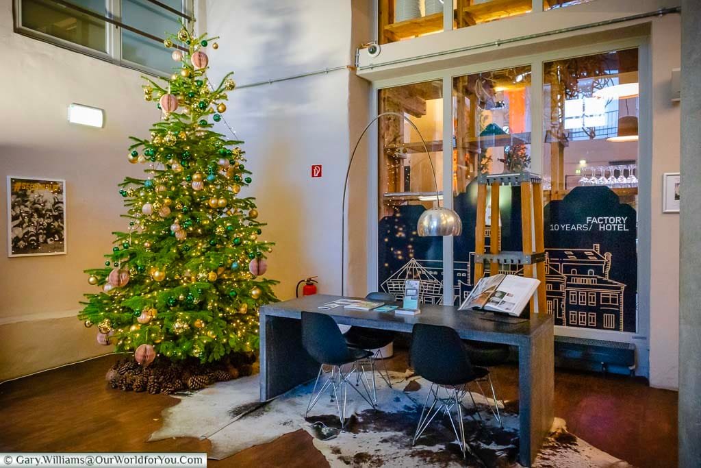 The Christmas tree in the foyer of the Factory Hotel in Münster at Christmas