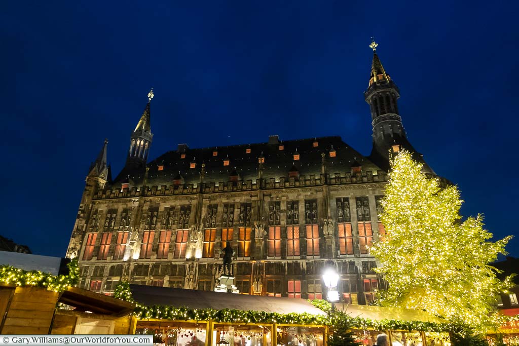 The Christmas tree in front of the Rathaus of Aachen at dusk