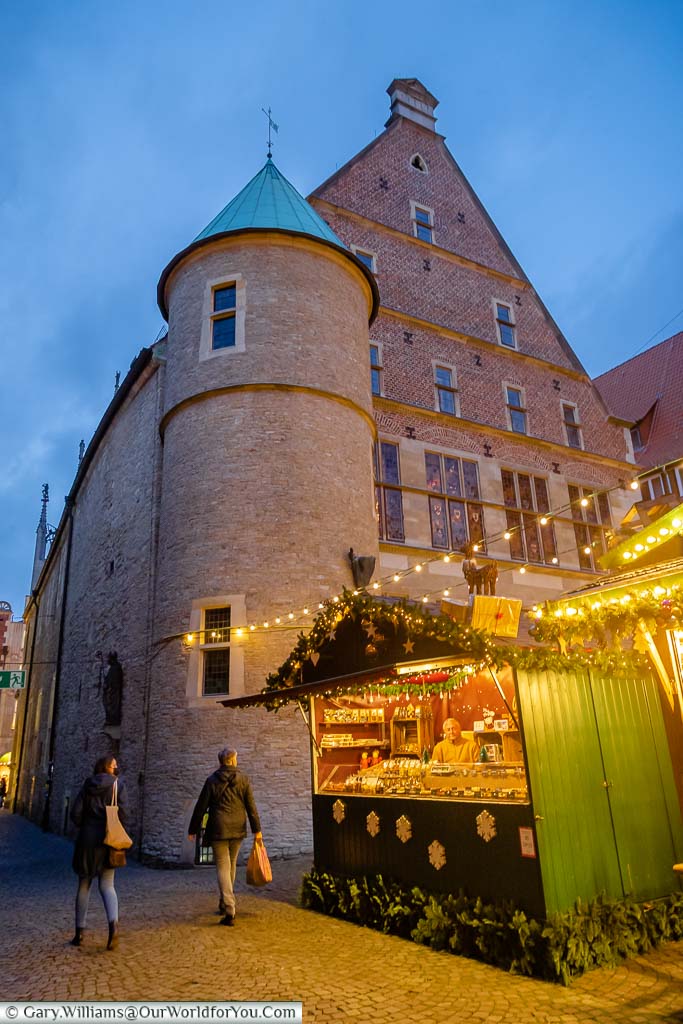 A Christmas Market stall next to the round tower at the rear of Münster’s Rathaus