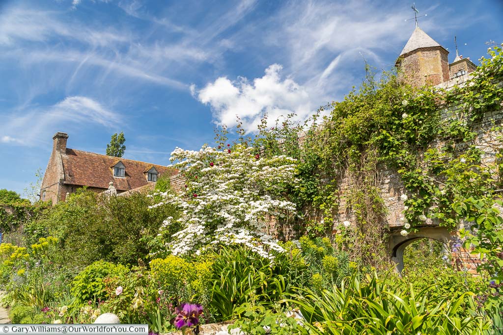Featured image for “Exploring Sissinghurst Castle Garden in bloom”