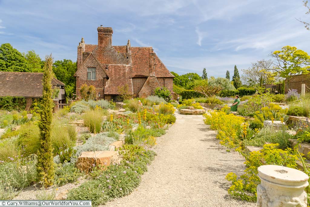 A gravel path through the Greek-inspired Delos Garden at Sissinghurst Castle leads to the Priests Cottage.