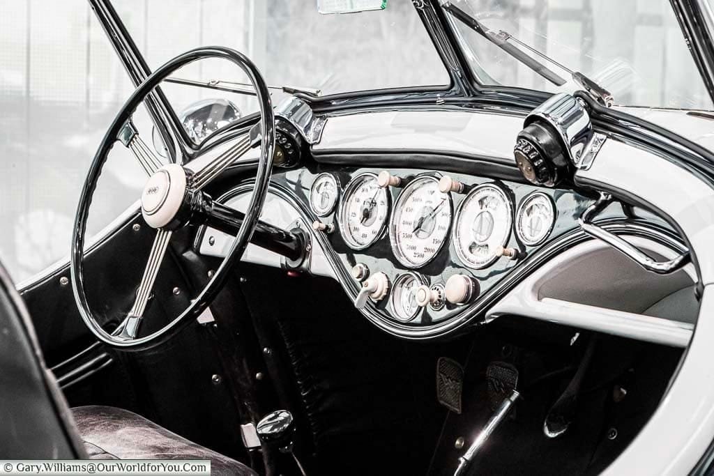 The stylish interior of the Wanderer W25K Roadster with white and black trim in the audi forum ingolstadt