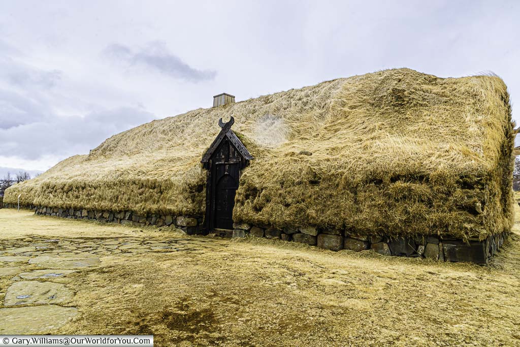 The turf-covered village hall at Þjóðveldisbærinn Stöng in Iceland