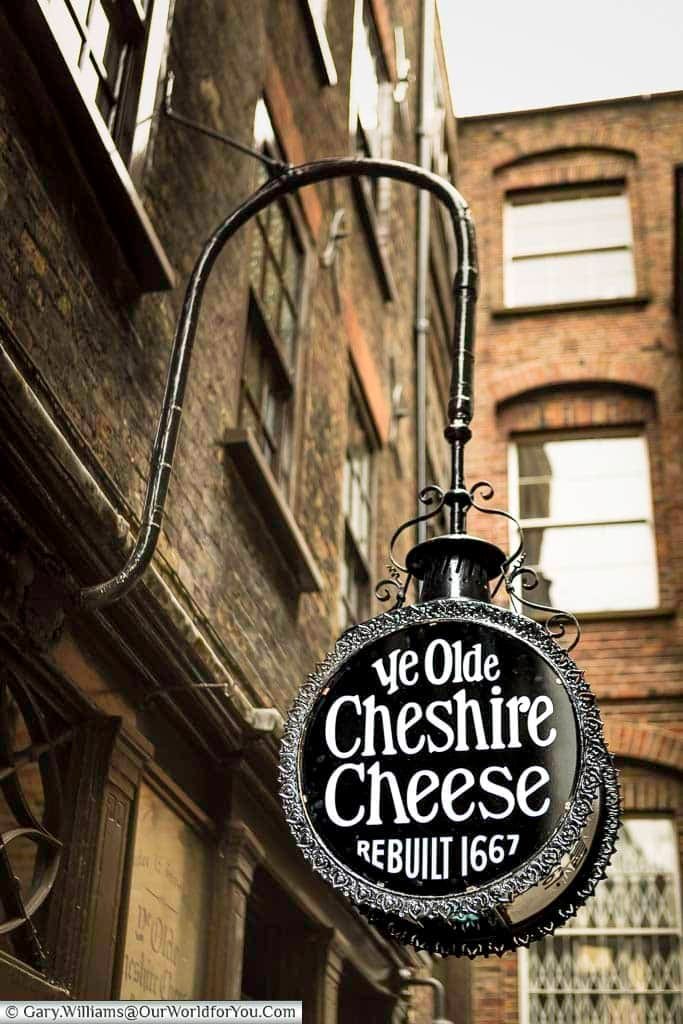 A sign to the Ye Olde Cheshire Cheese public house stating it was rebuilt in 1667 (After the Great fire of London)