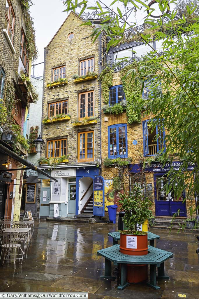 The small courtyard that is Neal’s Yard. These former warehouse buildings are now filled with cafes, artisan bakeries, and of course Neal’s Yard Remedies