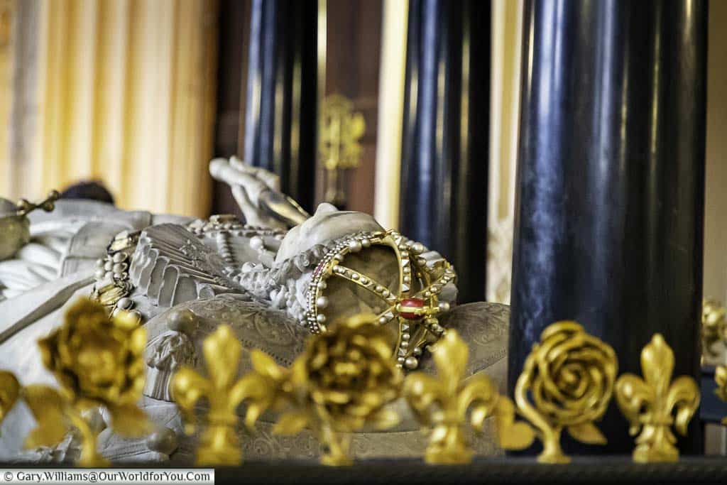 The ornate crowned figure of Elizabeth I laid out on her tomb in westminster abbey in london