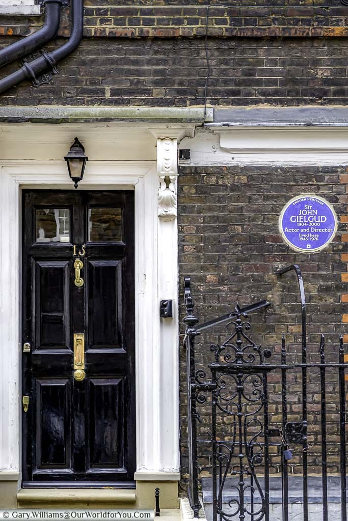 A blue plaque on a house in Cowley Street, Westminster, to the legendary British actor Sir John Gielgud.