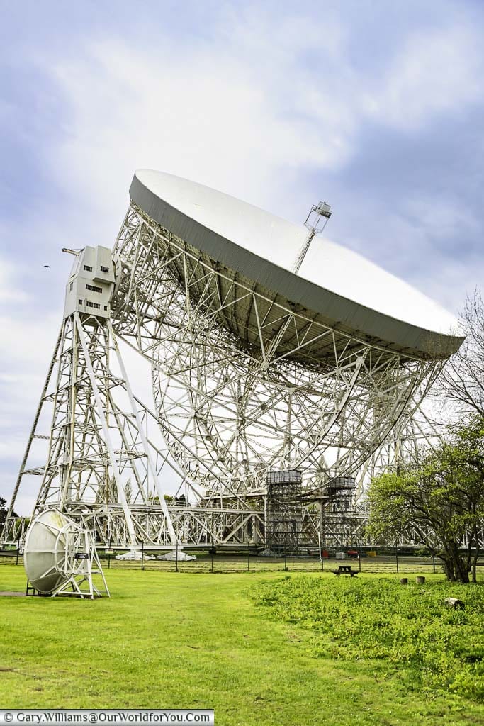 A view of the lovell telescope at the jodrell bank observatory in the heart of the beautiful cheshire countryside