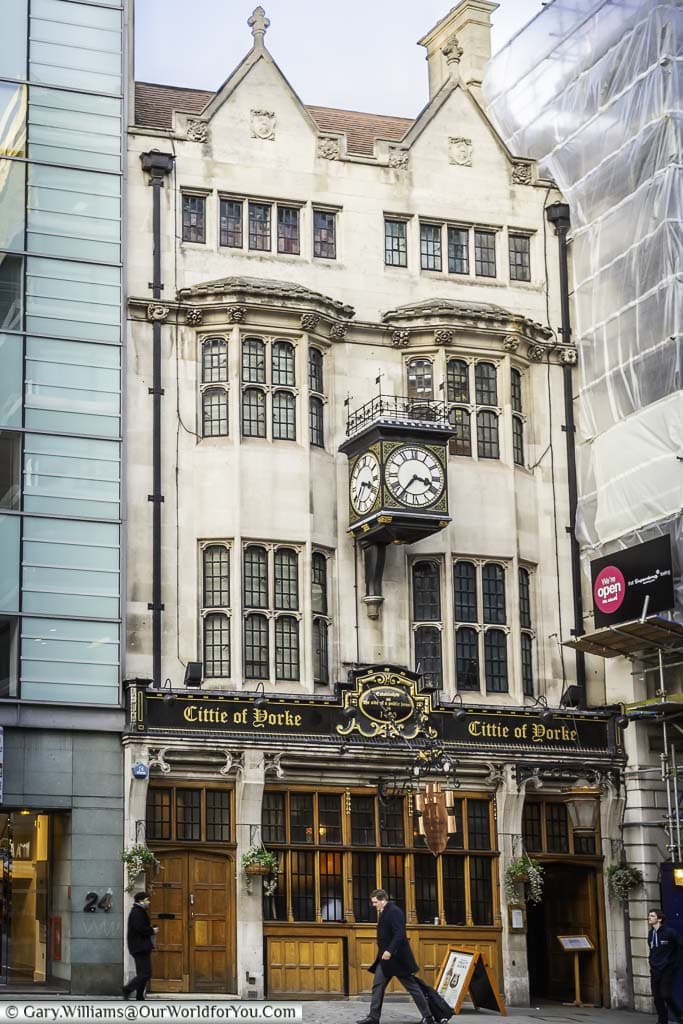 The historic Citte of Yorke pub sandwich between buildings on high holborn