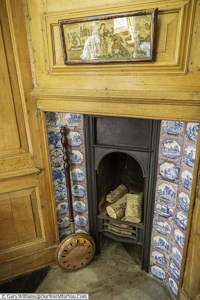delft tyles around a cast-iron fireplace with a wooden surround in the King’s Parlour of lamb house in rye, east sussex