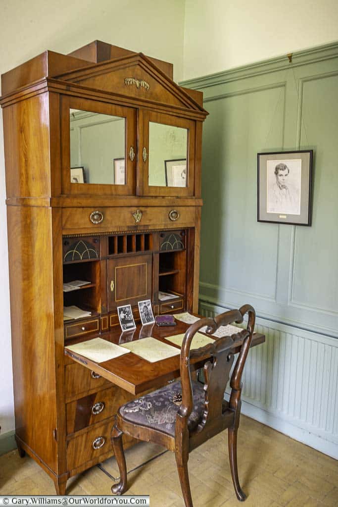 henry james’s writing bureau in lamb house in rye, east sussex