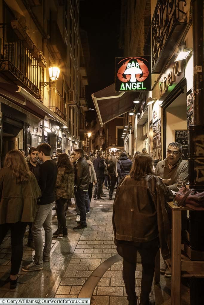 People lined up outside tapas bars on The narrow, pedestrianised, Calle del Laurel in Logroño