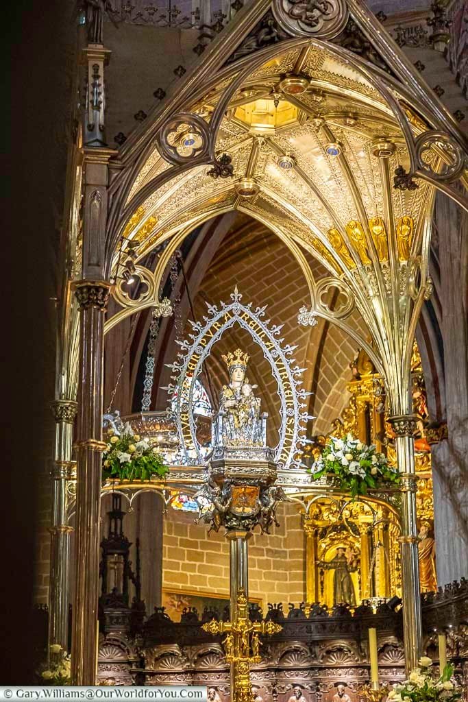 the ornate high altar in pamplona cathedral